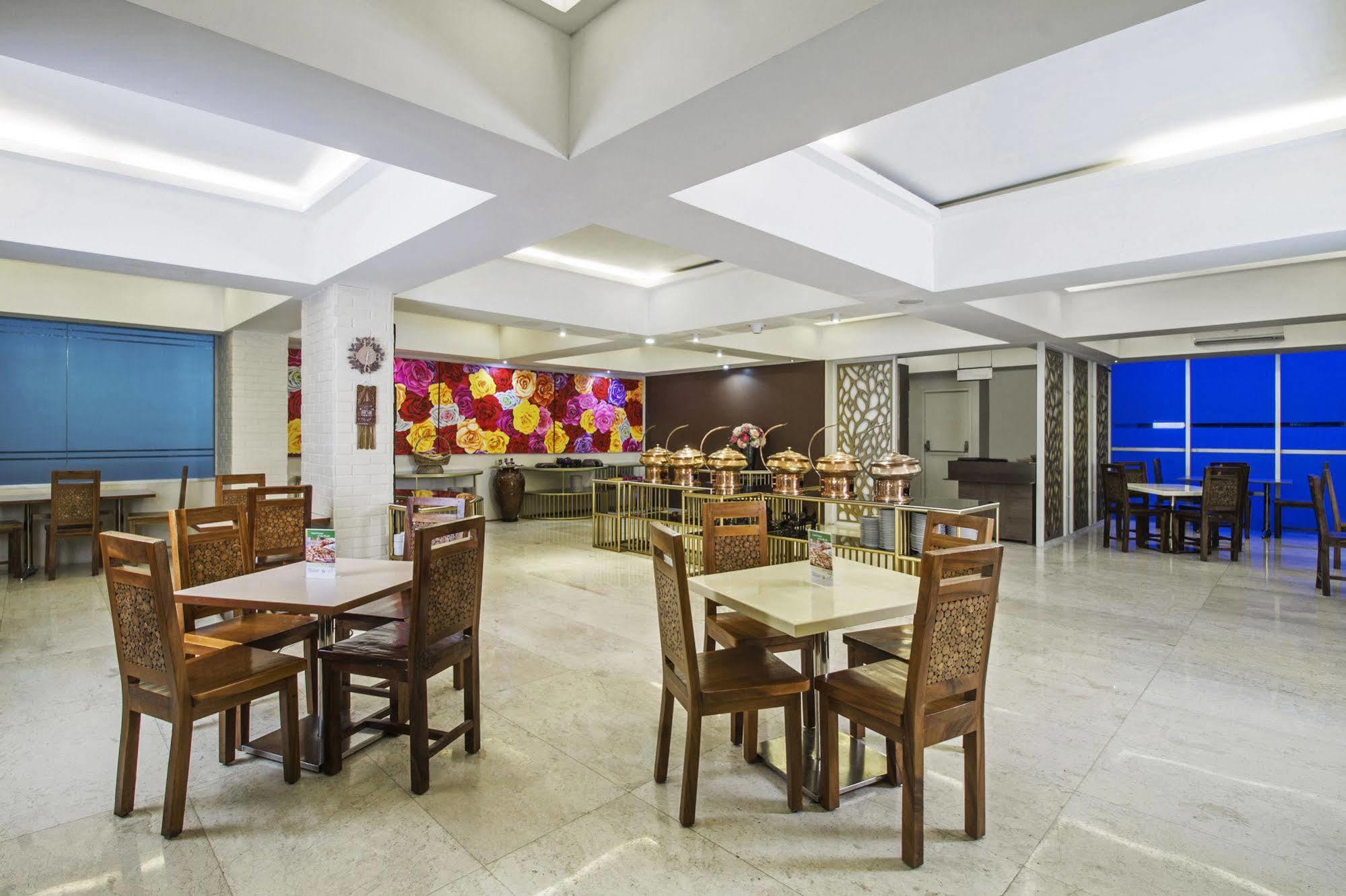 Reddoorz Premium @ Thamrin Kebon Sirih Hotel Jakarta Exterior foto