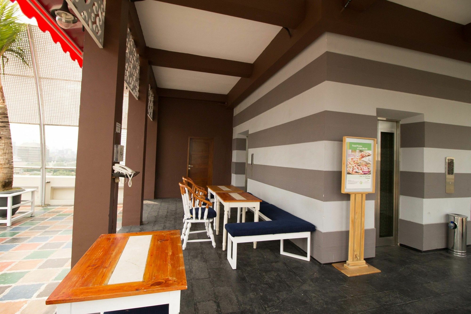 Reddoorz Premium @ Thamrin Kebon Sirih Hotel Jakarta Exterior foto